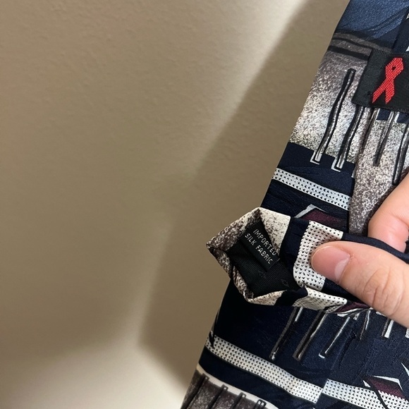 Vintage We Care Blue Pattern Silk Tie - Picture 4 of 4